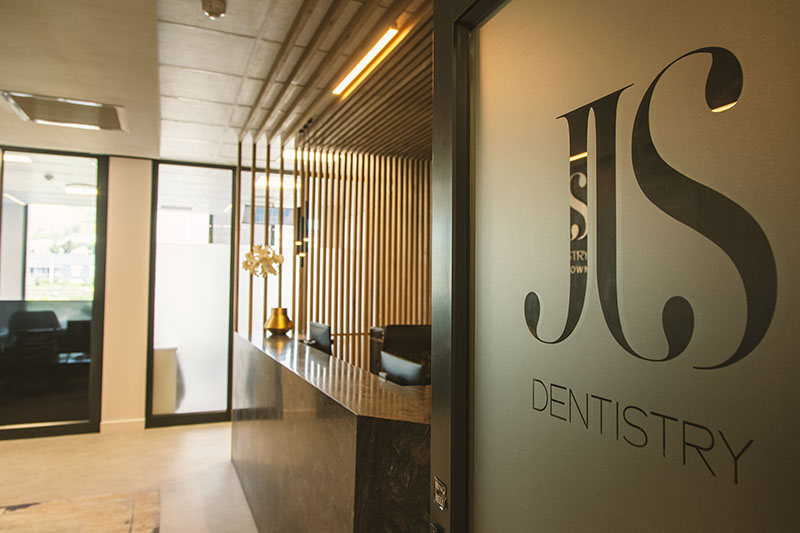 Dr JJ Serfontein | Contact Cape Town